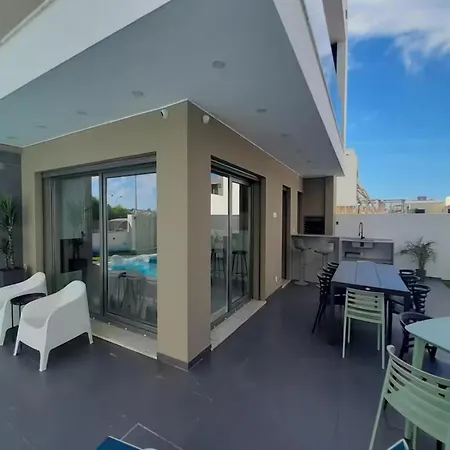 Luxury House With Pool And Near Lisbon Villa